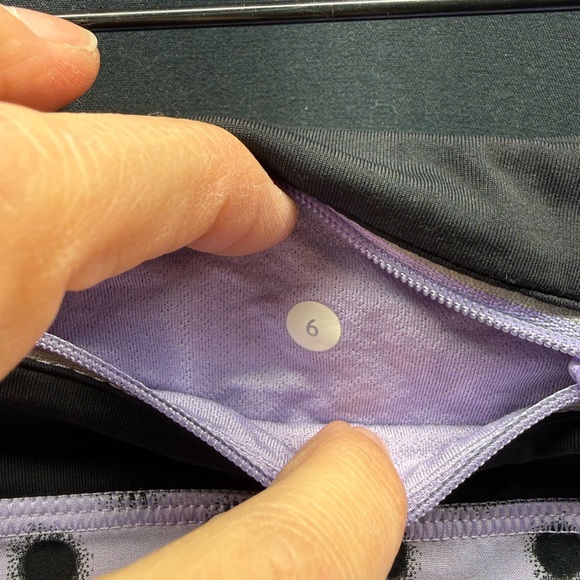 EUC Lululemon Polka Dot Layered Shorts sz 6 (15aq) - Picture 4 of 6